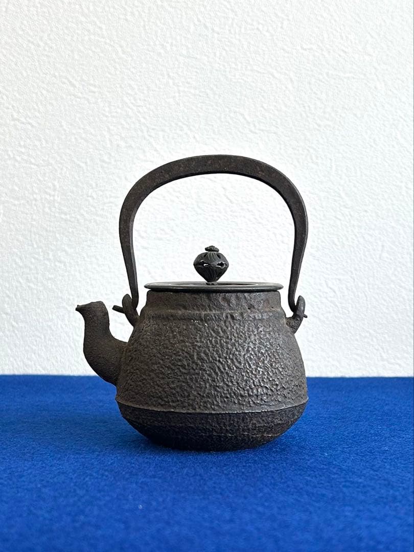 小さな鉄瓶 煎茶道具 銅製蓋 明治時代から伝わる 桐時代箱・時代五徳・時代瓶敷付