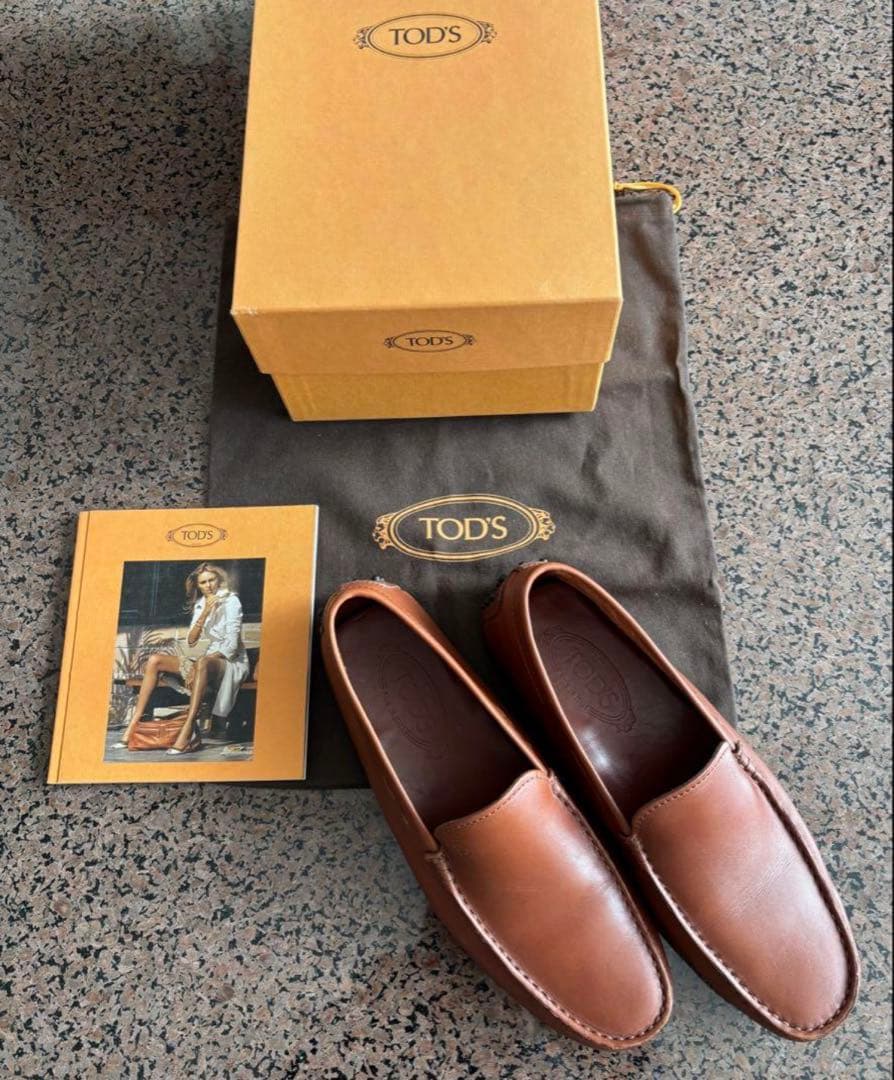 TOD'S トッズゴンミーニ　ドライビングシューズ　カタログのオマケ付き
