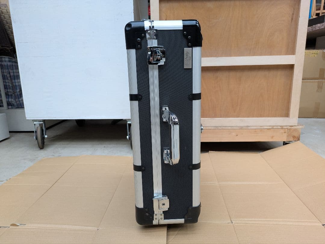 ジュラルミンケース　メイクボックス　LED照明女優ミラー付きメイクアップテーブル