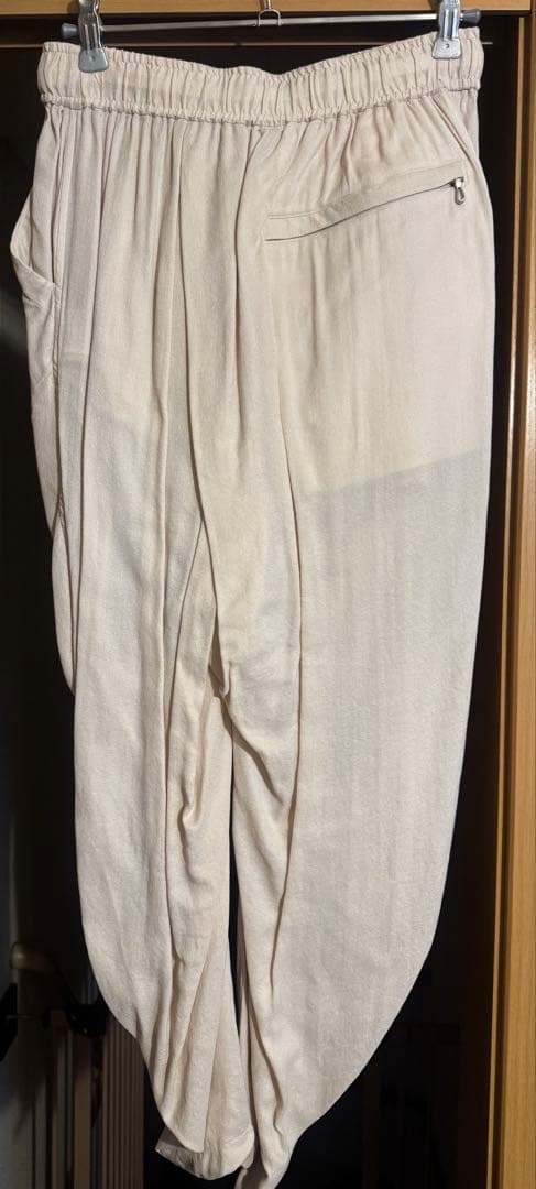 ユリウス　シャーリングドレープサルエルパンツ　オフホワイト　希少サイズ最小
