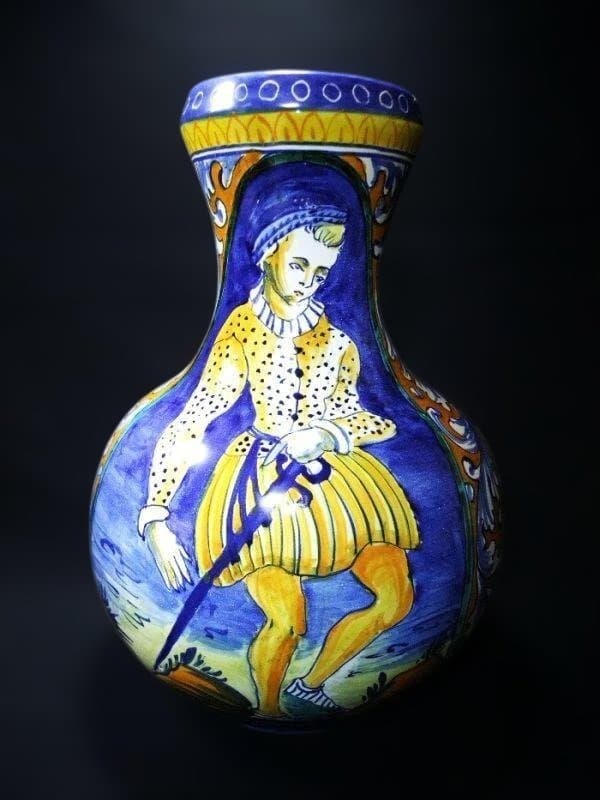 イタリヤを代表する陶芸 マジョリカ窯 彩釉人物文 飾り壺