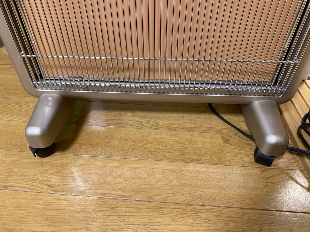 美品　サンルミエ 遠赤外線暖房機 E800L-TM タイマー付き