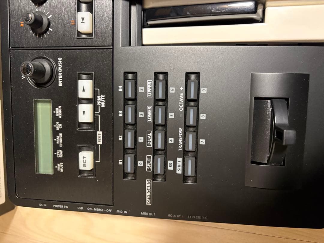 Roland A-300PRO MIDIキーボードコントローラー