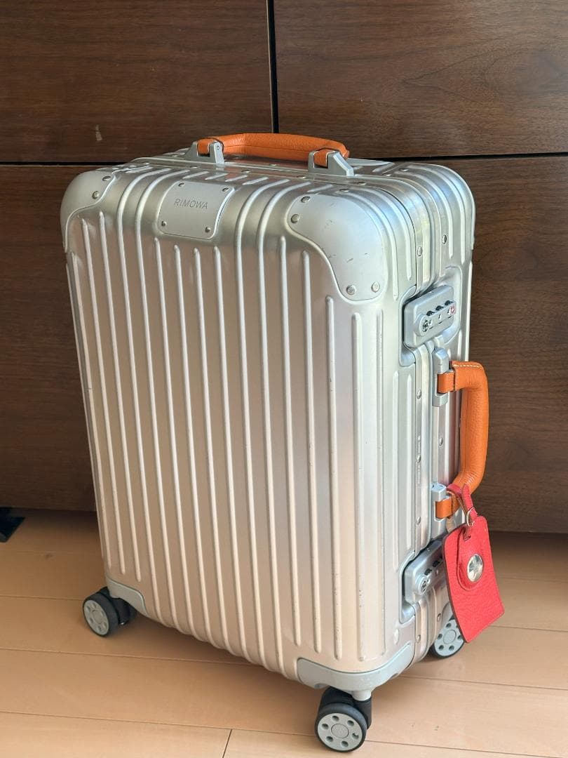 リモワ　ハンドル本革加工　イタリア　アドリアレザー