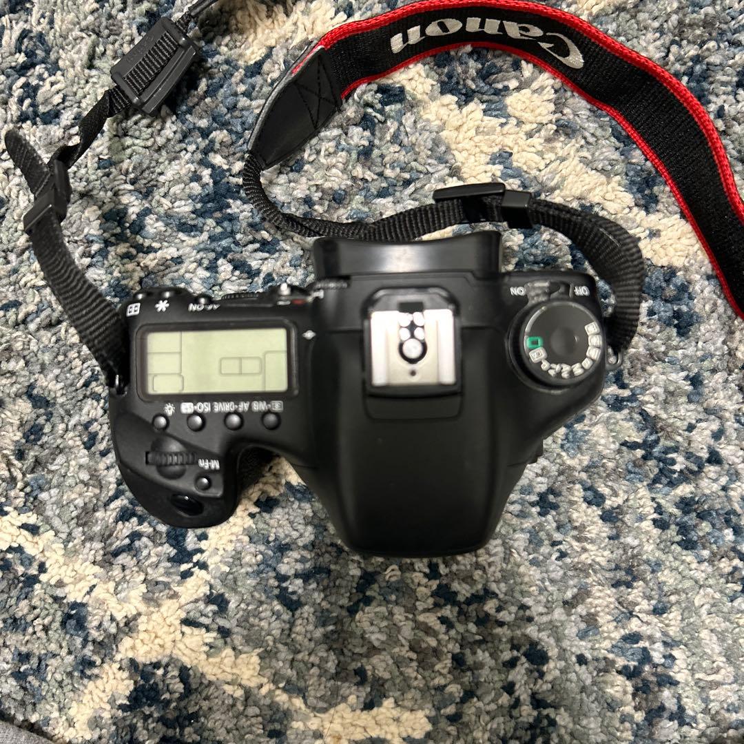 Canon EOS 7D 本体 + 付属品（充電器、 充電池、デジタルフィルタ）