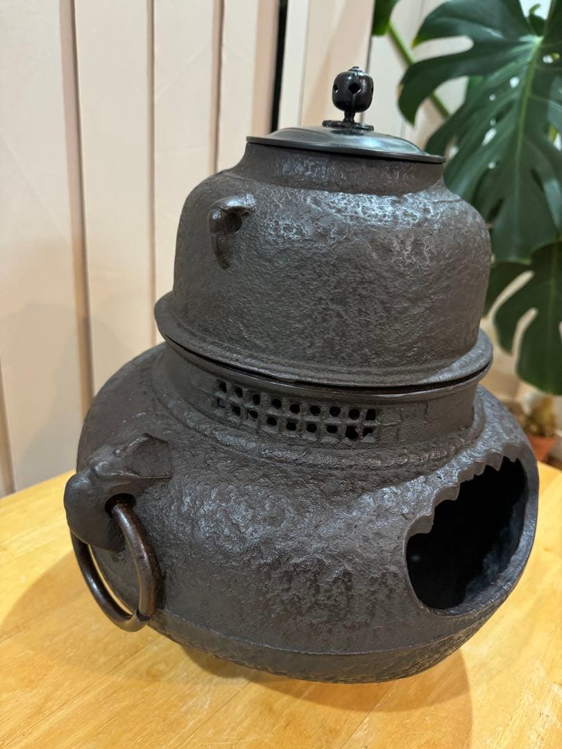 鉄製茶釜 風炉釜　茶道　年代物　骨董品鉄製 アンティーク装飾的デザイン