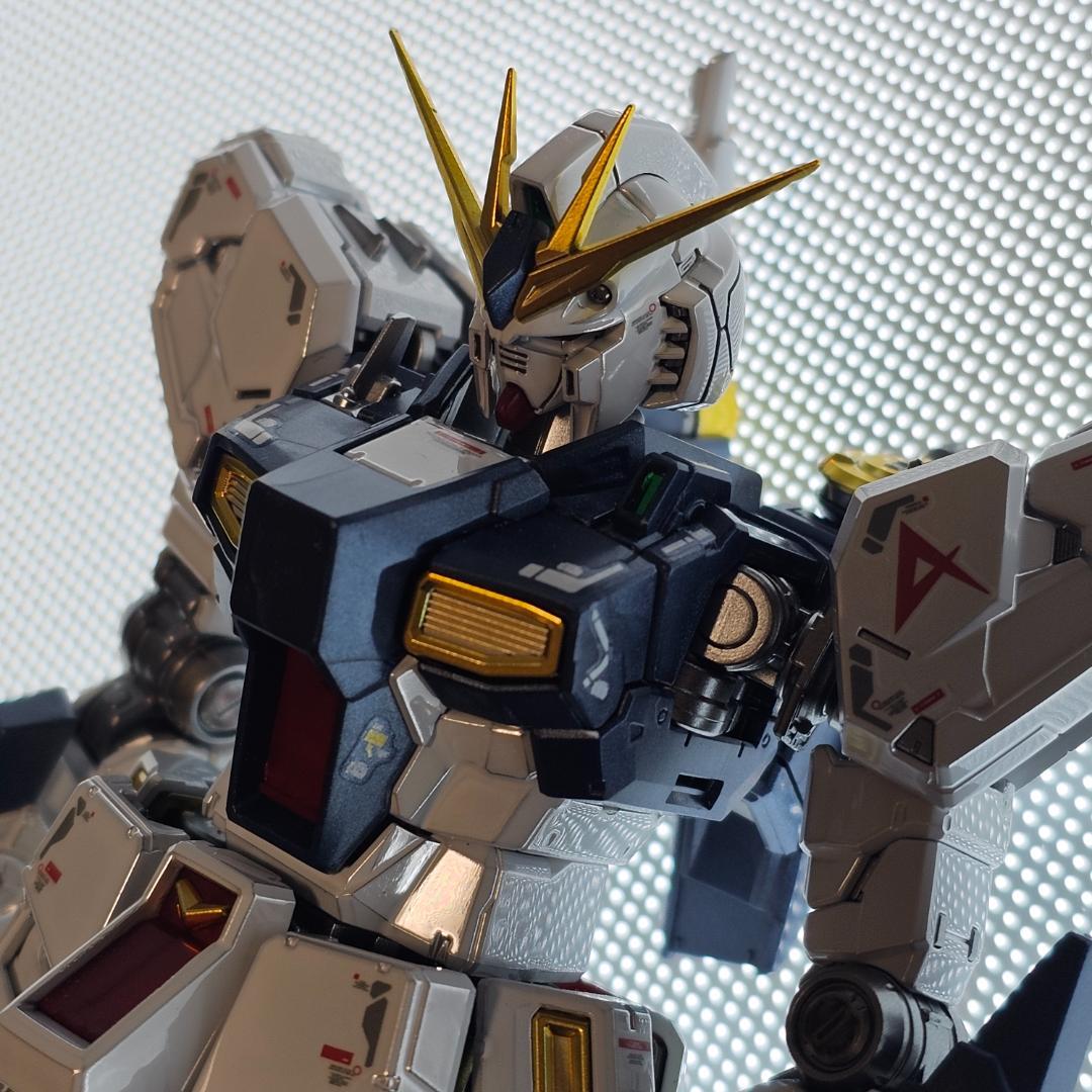 RG ガンダムベース限定 νガンダムチタニウムフィニッシュ 素組み完成品