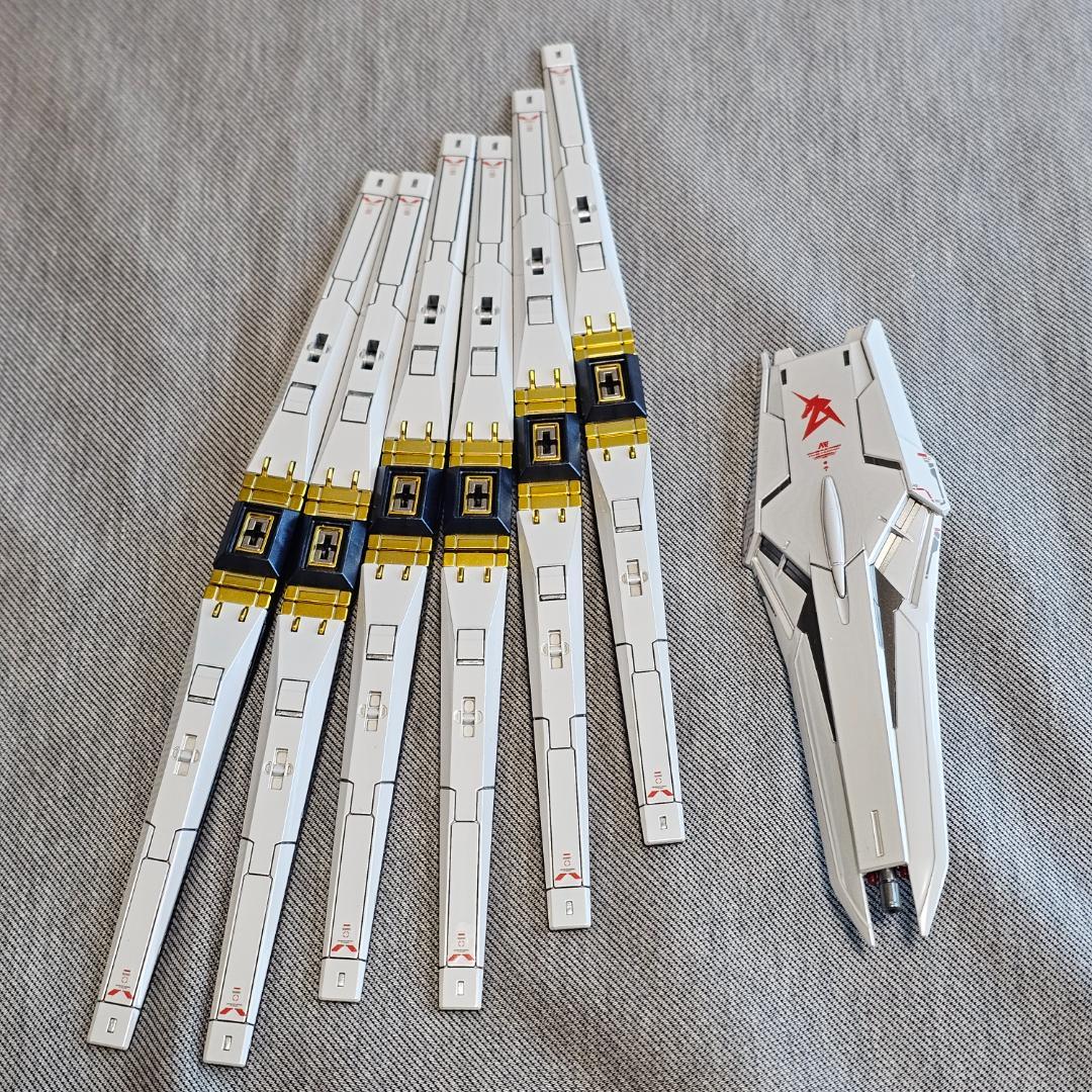 RG ガンダムベース限定 νガンダムチタニウムフィニッシュ 素組み完成品