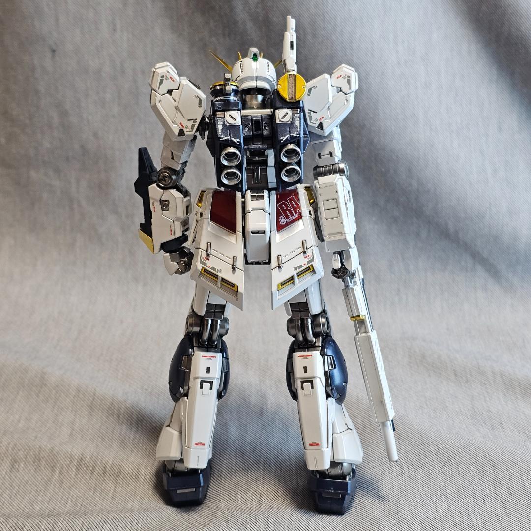 RG ガンダムベース限定 νガンダムチタニウムフィニッシュ 素組み完成品