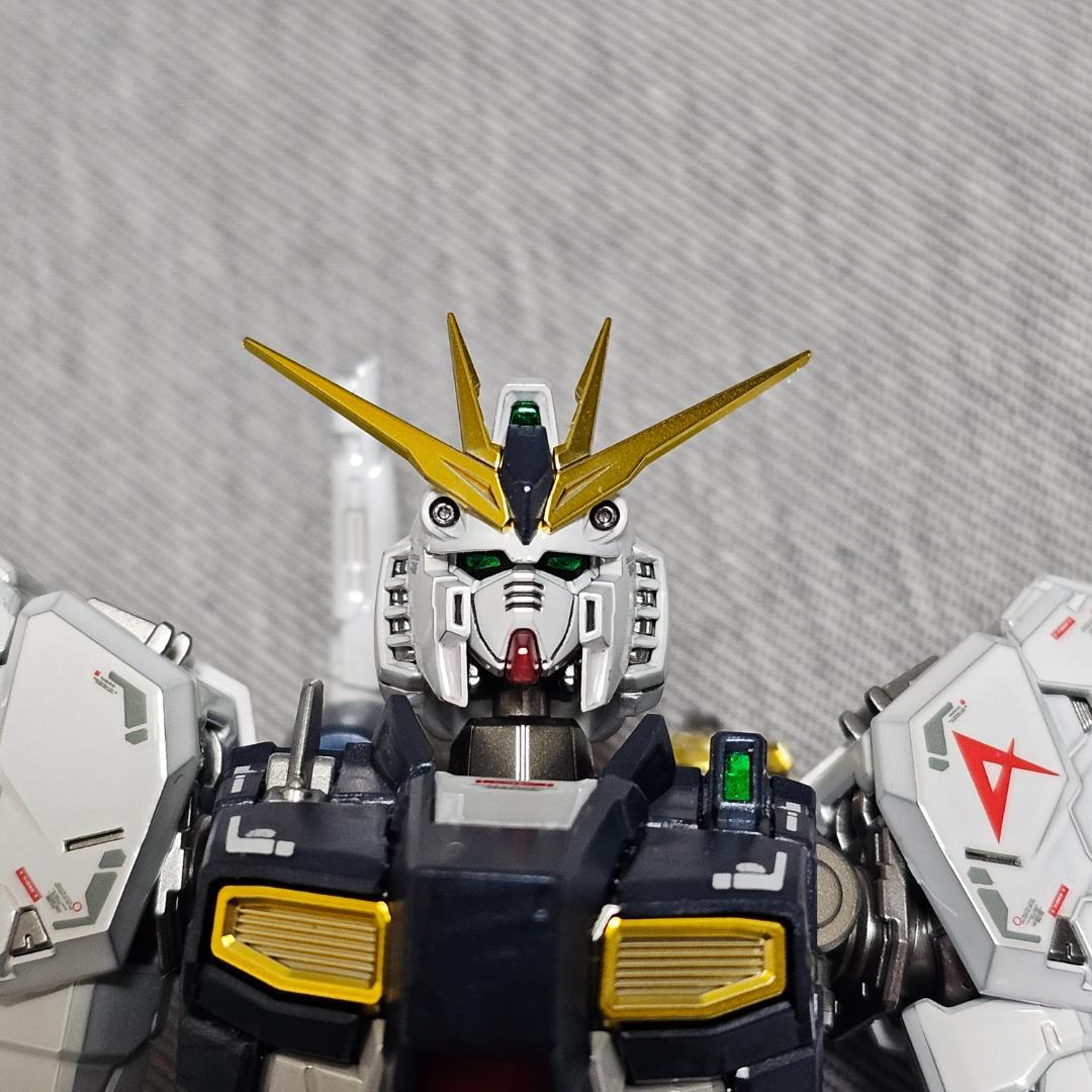 RG ガンダムベース限定 νガンダムチタニウムフィニッシュ 素組み完成品