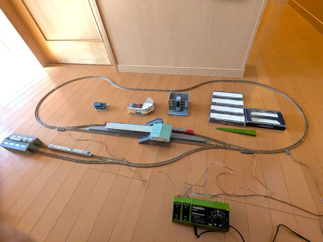 中古 Nゲージ オリジナルスターターセット レール+車両2種+建物付 豪華入門用