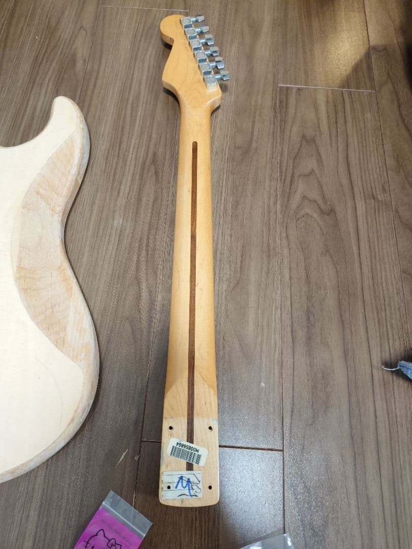 メ*ネ様 Fender Mexico Stratocaster 未組立 未塗装