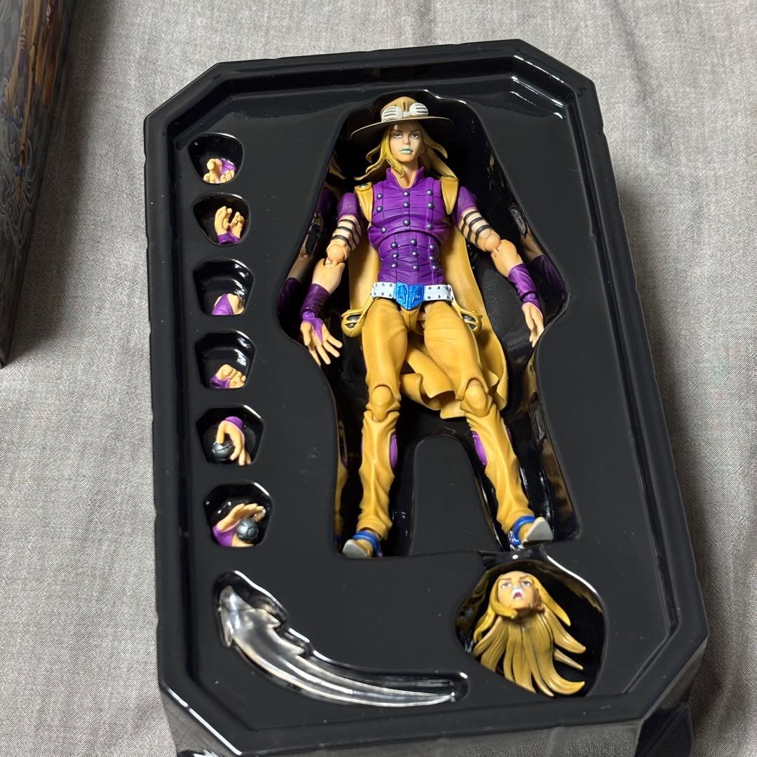 【限定品】超像可動 ジョジョ 第七部 SBR ジャイロ・ツェペリ