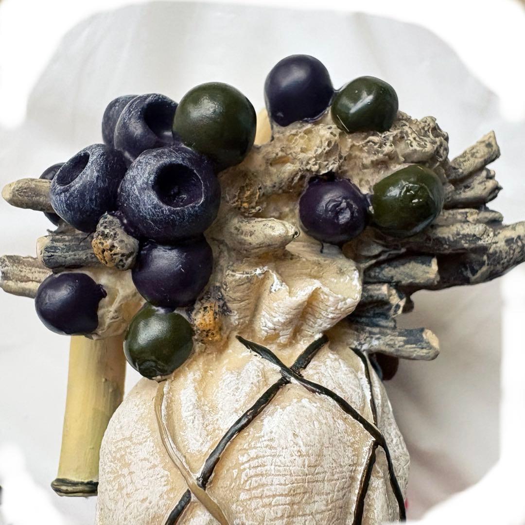 頭上に葉が描かれているレア品　与勇輝　森の妖精　『山を下りるチュチュ』　陶磁器