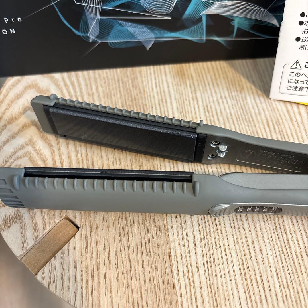 美品　クレイツ　ホリスティックキュア　マグネット　ストレートアイロン