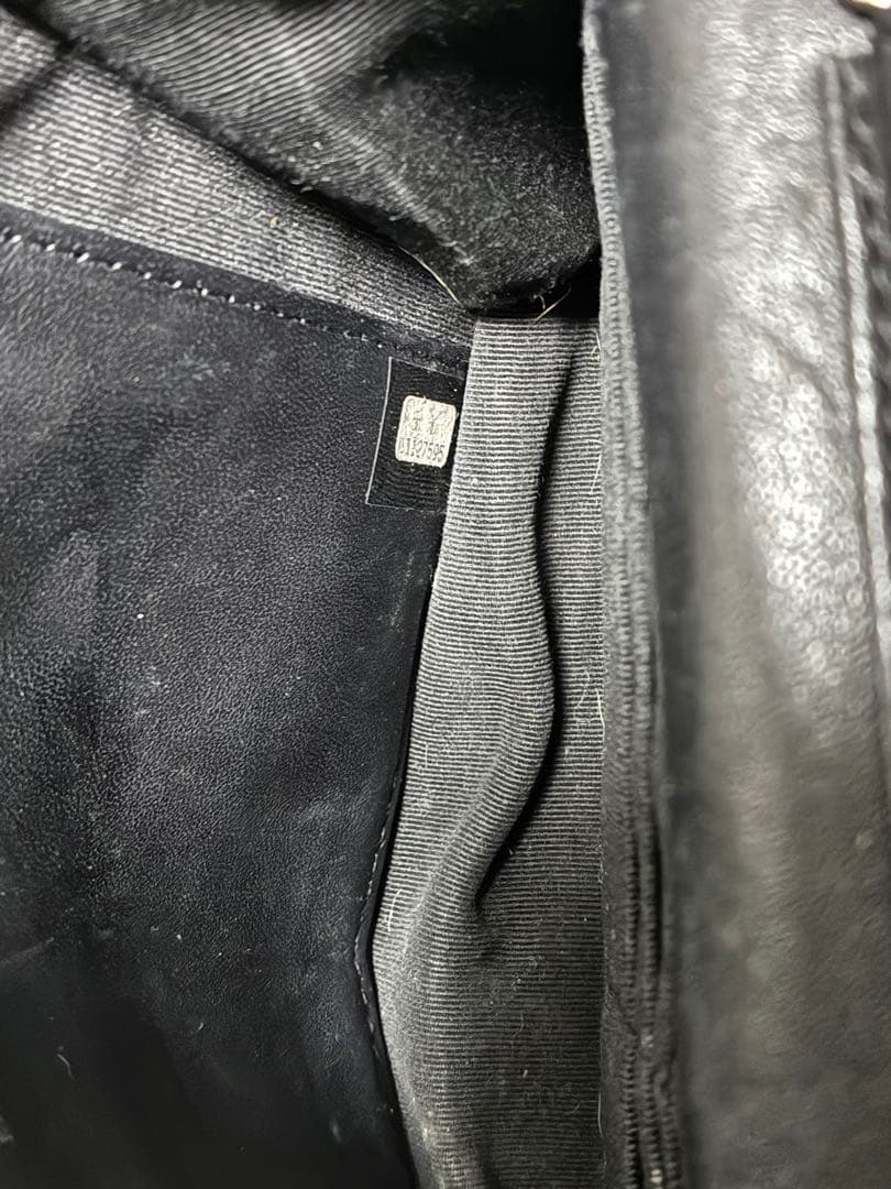 CHANEL ブラックレザー ショルダーバッグ
