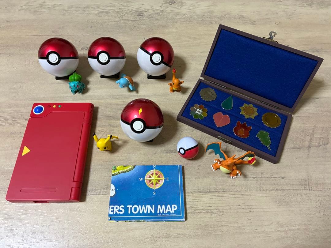 ジムバッジ&モンスターボール廃盤品【ポケモングッズまとめ売り】※バラ売り不可