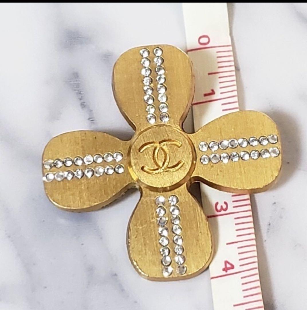 CHANEL ラインストーンクローバーブローチ