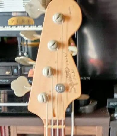 スクワイヤーbyfenderジャズベース　ハードケース付属（凡庸）