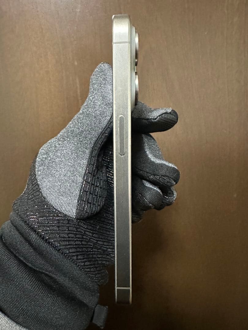 iPhone 15 Pro 256GBナチュラルチタニウム 極美品