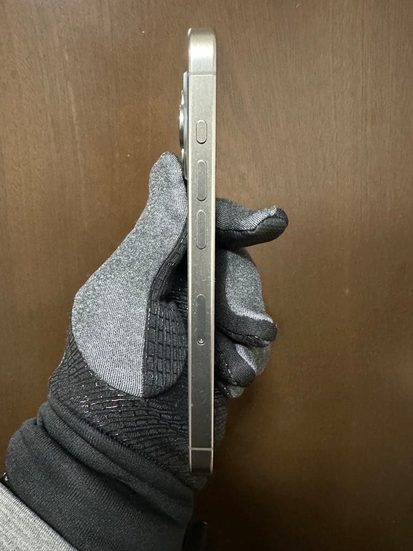 iPhone 15 Pro 256GBナチュラルチタニウム 極美品