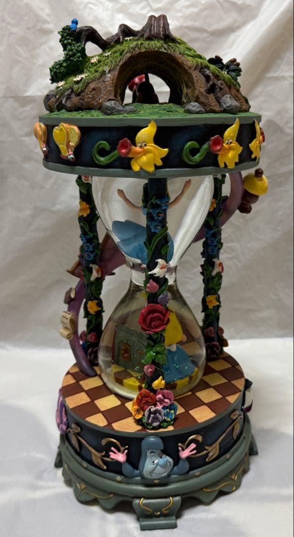 ディズニー 不思議の国のアリス 砂時計型ライトアップ オルゴール付スノーグローブ