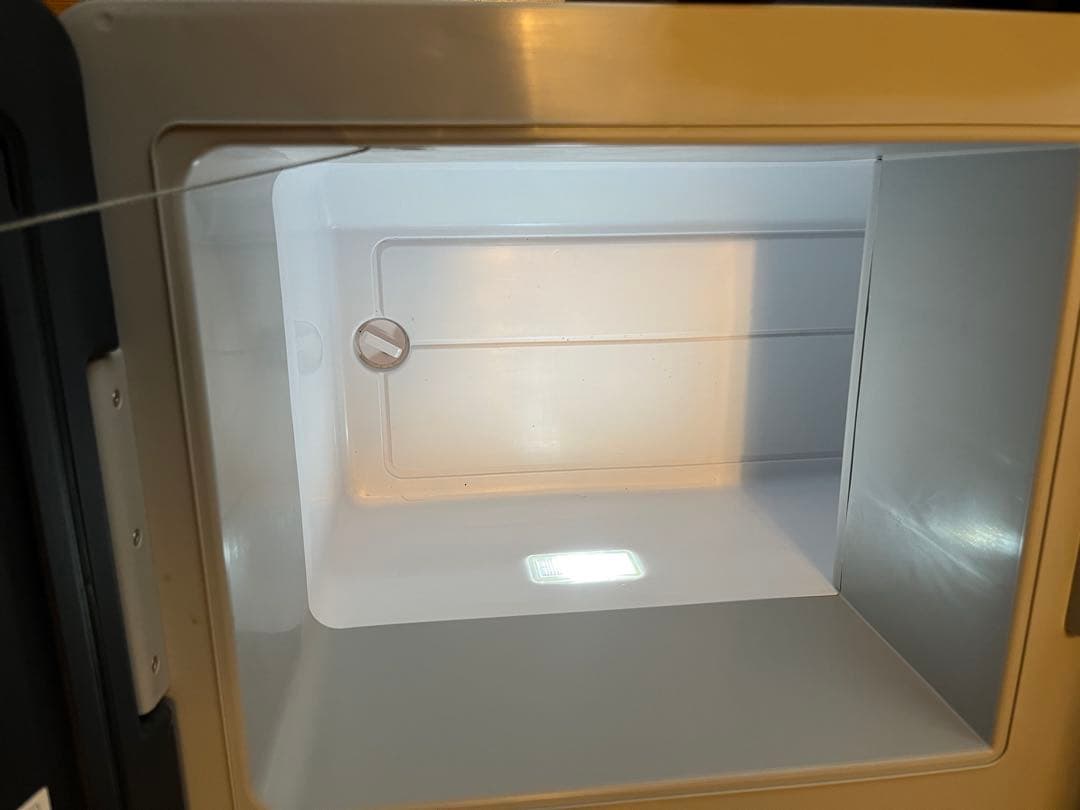 値下げ済み　バッテリー付き ポータブル冷蔵庫 デジタル表示 車載用　アウトドア用