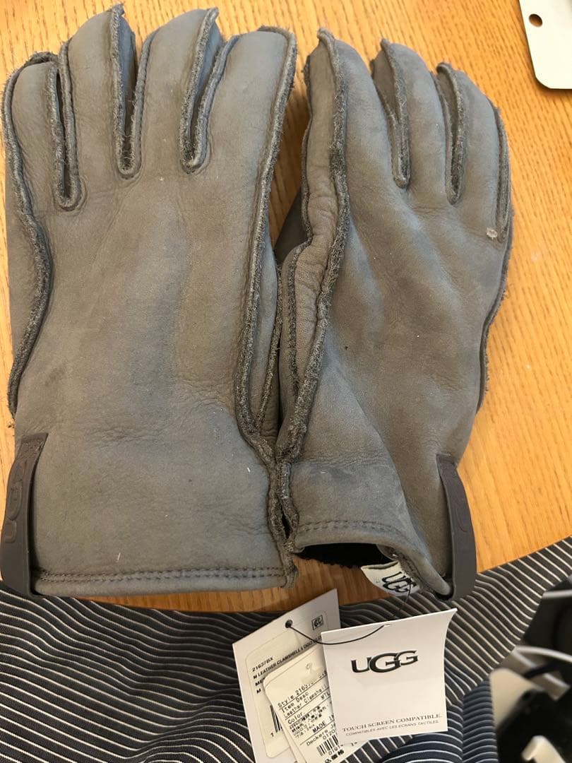 UGG 手袋新品