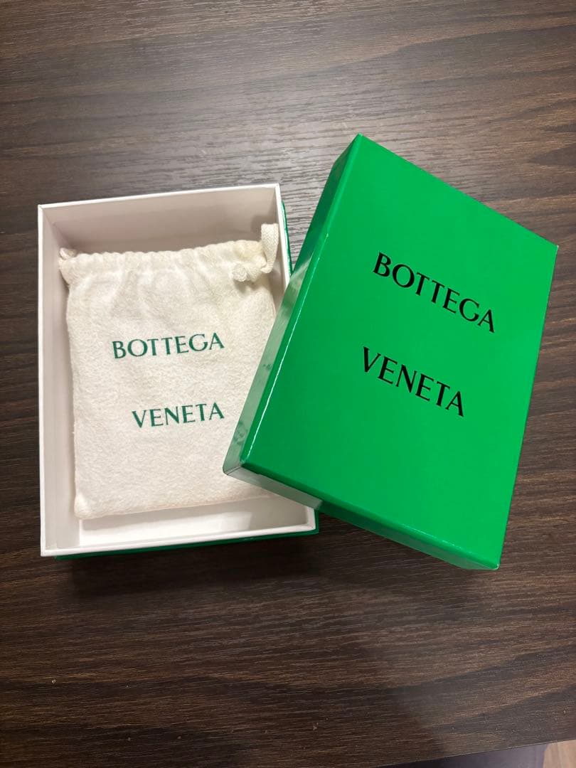 BOTTEGA VENETA ピンクレザー折り財布