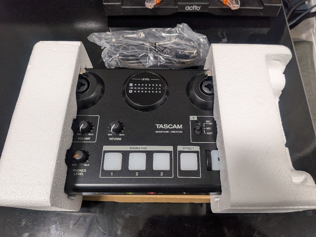 【未使用】TASCAM MiNiSTUDIO CREATOR US-42B