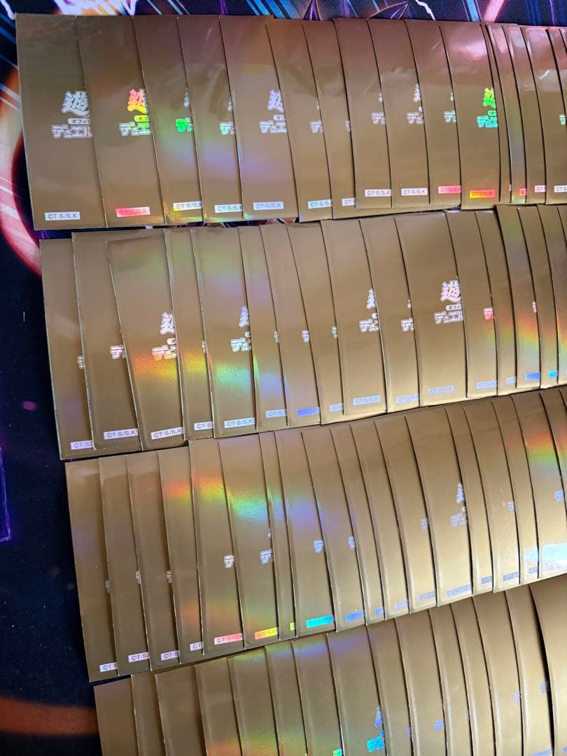 が*い様 遊戯王　初期ロゴ　メタリック　ゴールド　ホログラフィック　スリーブ　9