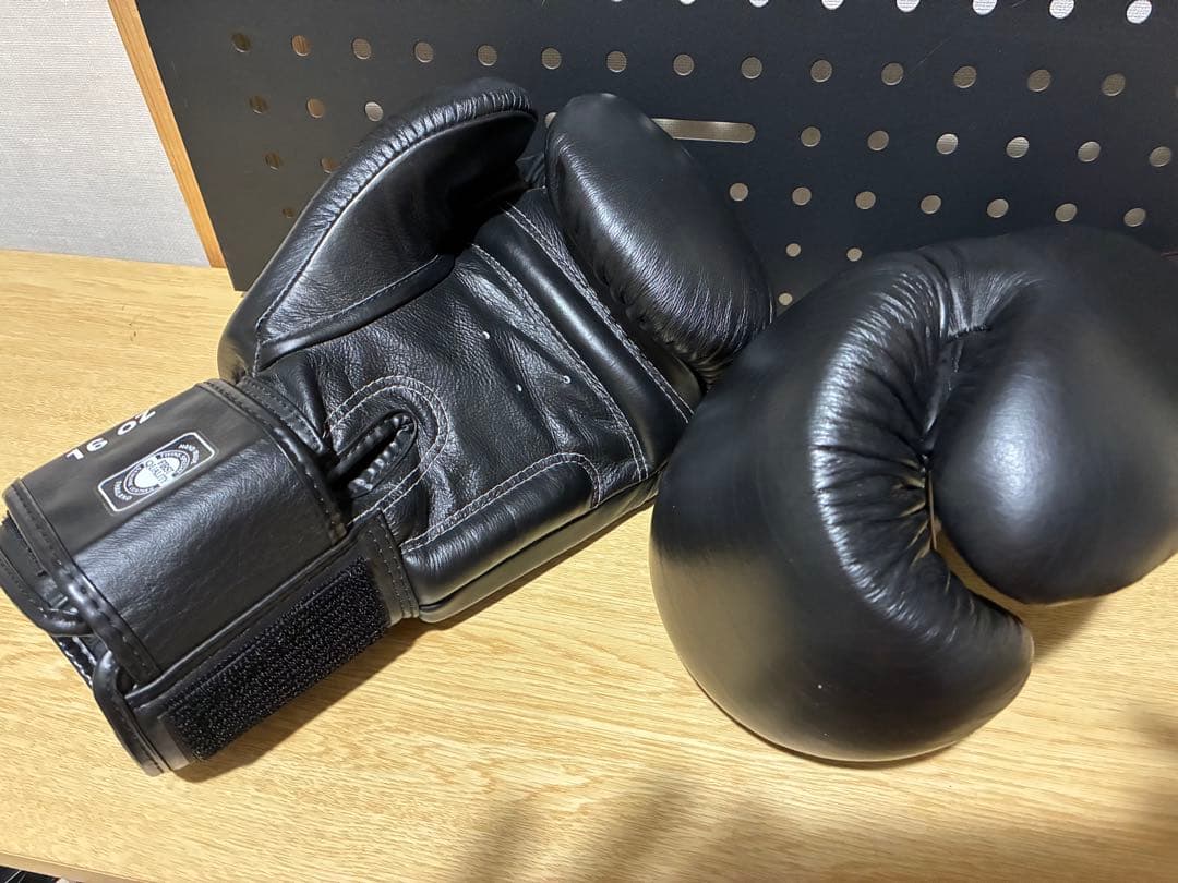 TWINS ボクシンググローブ 16 oz SPECIAL