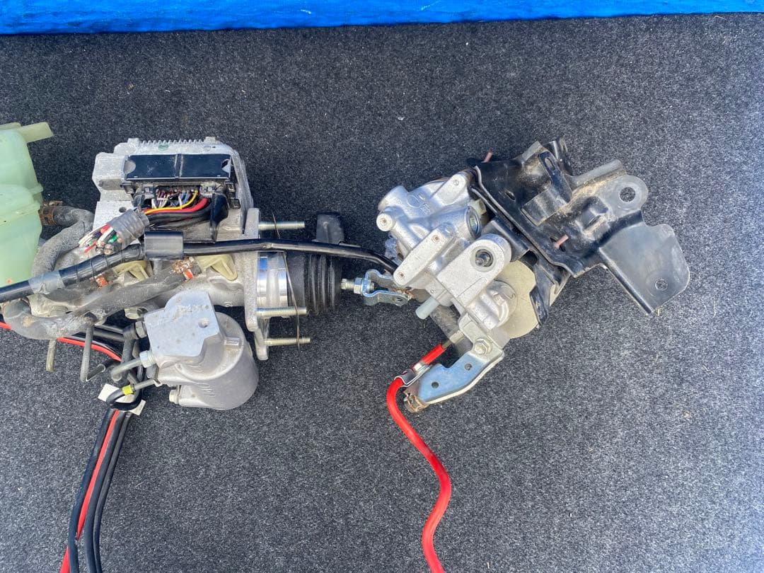 トヨタアクアDAA-NHP10. ABSアクチュエーター