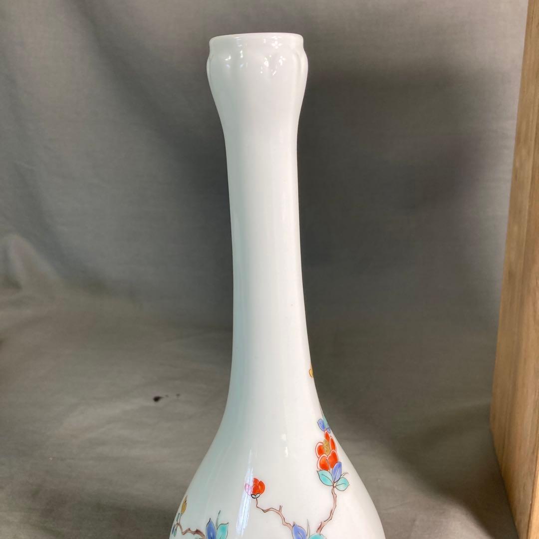 【柿右衛門】赤絵の伝統　日本の名窯　角福柿右衛門作　錦山茶花文　花瓶