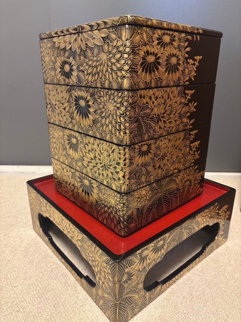 漆塗り 花柄 重箱 4段《美品》