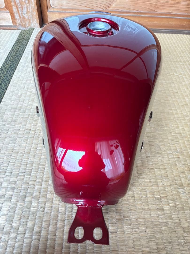 初期型のw650用 赤色タンク