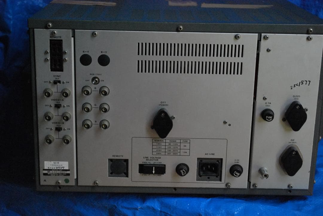 シバソク放送業務用モニターCMM14-7中古ジャンク品の出品です。