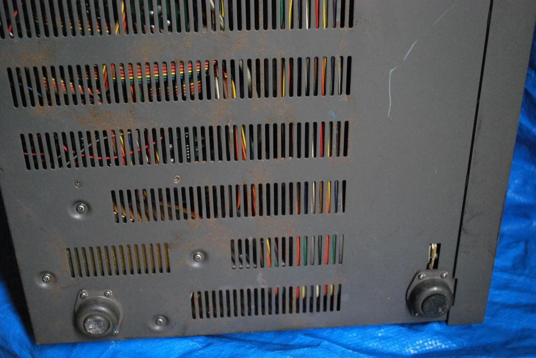 シバソク放送業務用モニターCMM14-7中古ジャンク品の出品です。