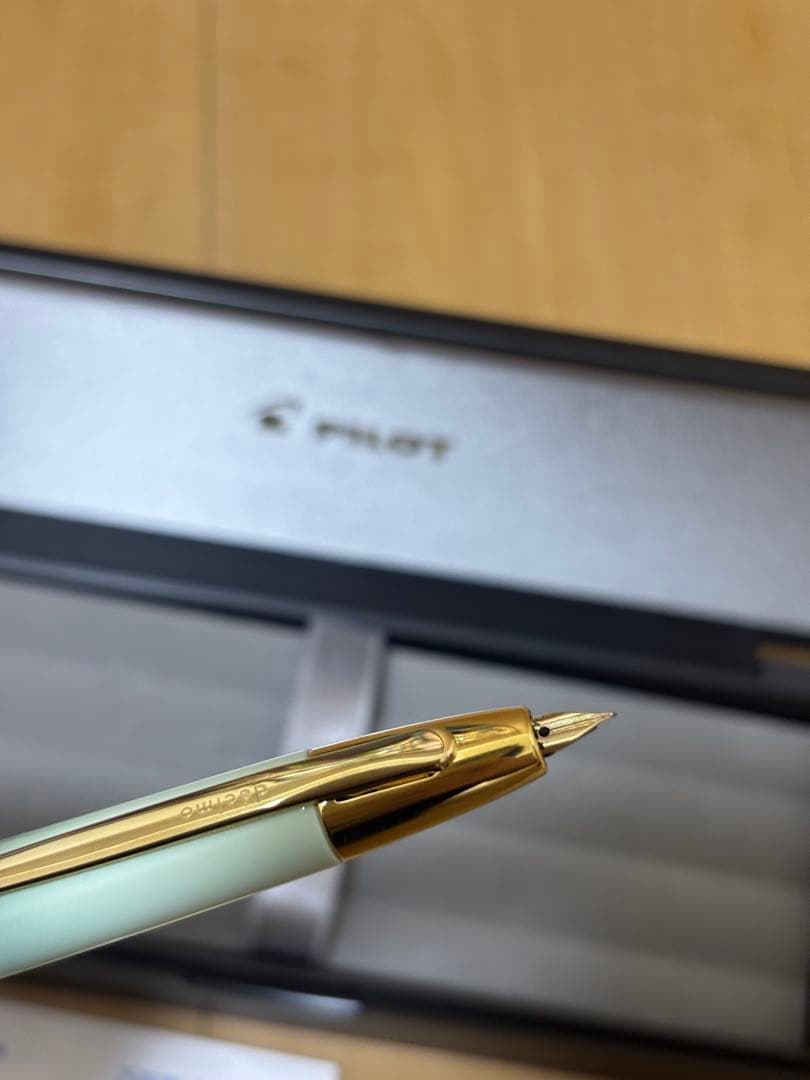 PILOTキャップレスデシモ 東川崎ハーバーミント　ゴールド　EF