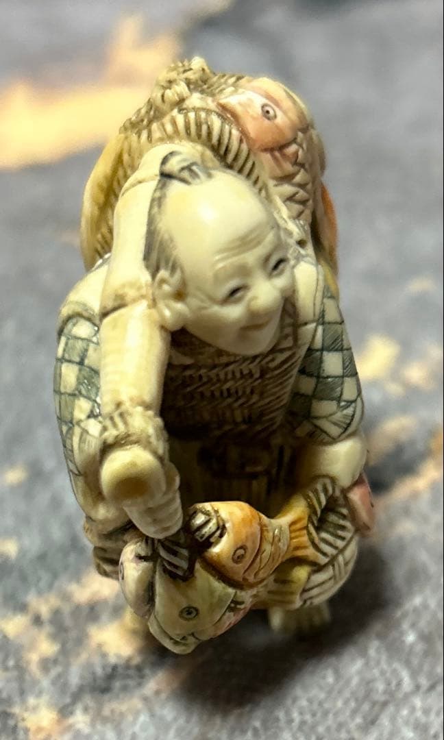 ナ*ラ様 時代物根付置物提げ物縁起物 漁師人物彫刻