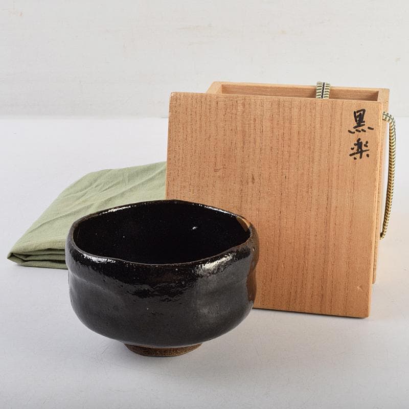茶道具　楽吉左衛門　黒楽茶碗　時代箱付 　V　R9407