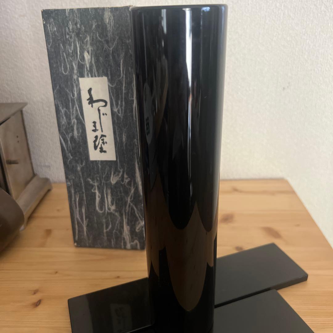 漆器 円筒形花瓶 金色紫色模様　外箱付き