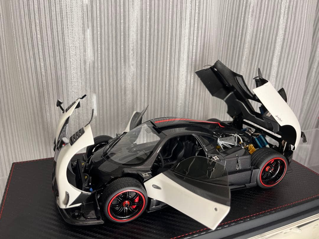 AR 1/18 パガーニ Zonda Cinque Coupe 2009