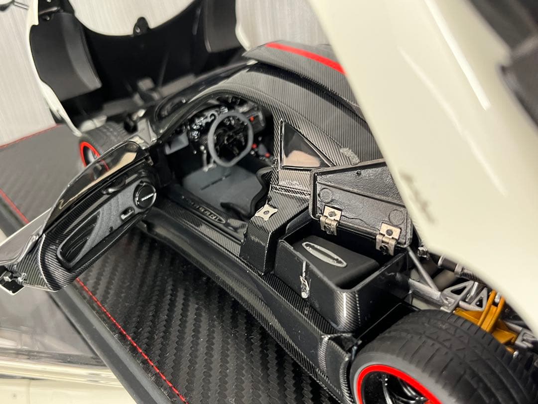 AR 1/18 パガーニ Zonda Cinque Coupe 2009