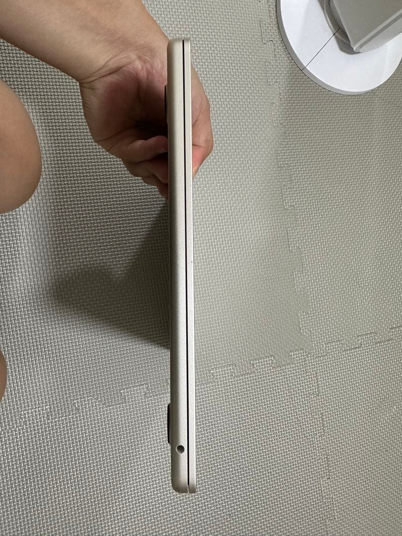 MacBook Air (M2,2022年) 本体　8GB/256GB シルバー