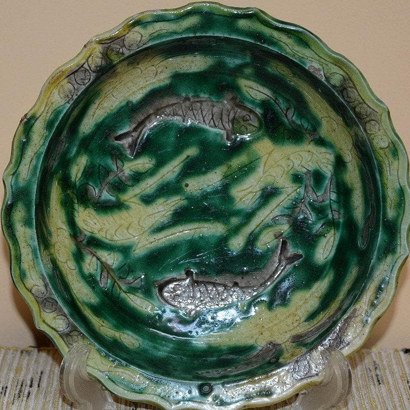 魚の浮彫り緑色陶器皿