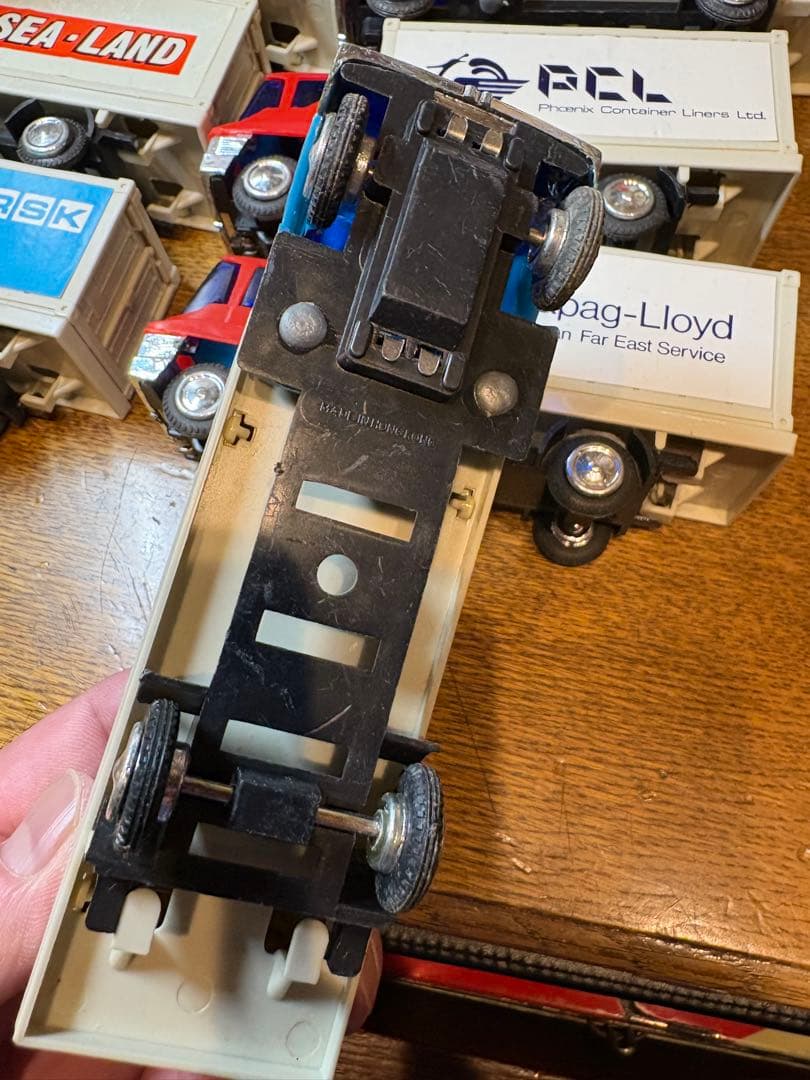 ホンコン製　コンテナートラックのおもちゃ12個