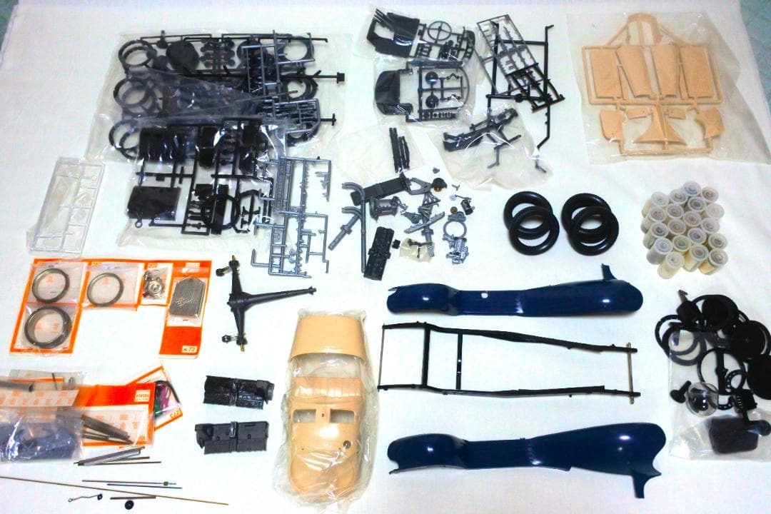 POCHER 製 1/8 アルファ・ロメオ スパイダーツーリング グランスポーツ