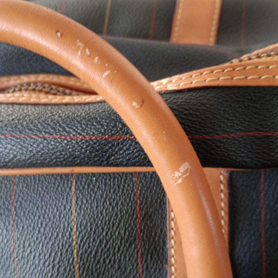 J,プレスのボストンバッグ