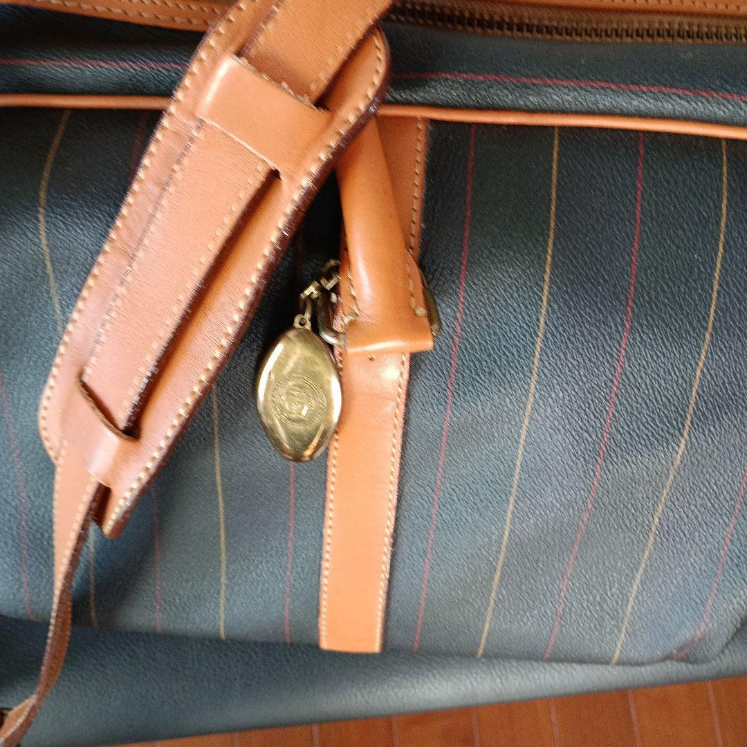 J,プレスのボストンバッグ